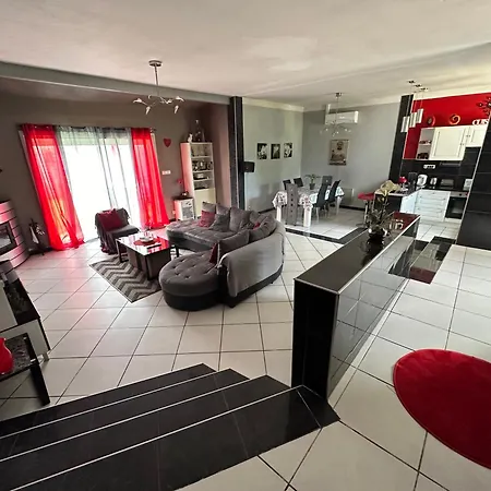 Maison Familiale Avec Piscine *